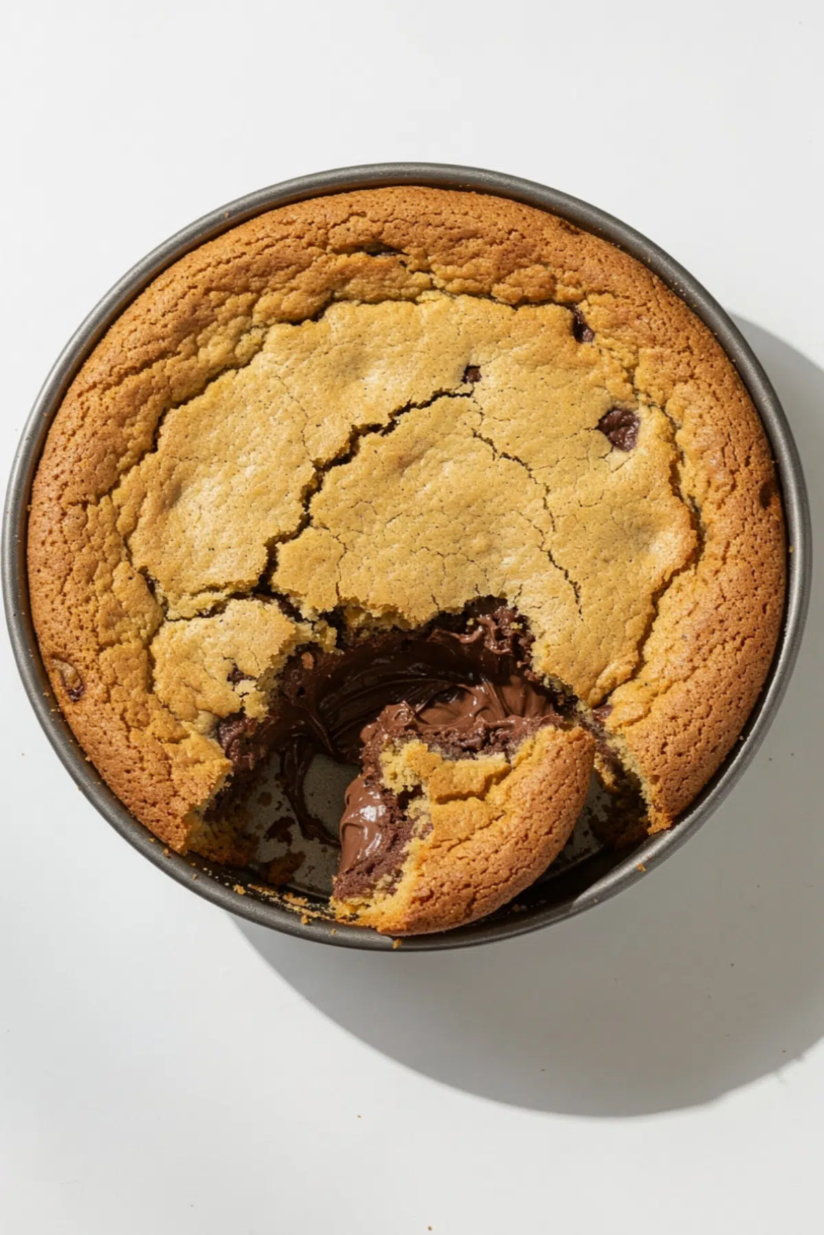 Nutella Stuffed Scoopable Cookie Pie